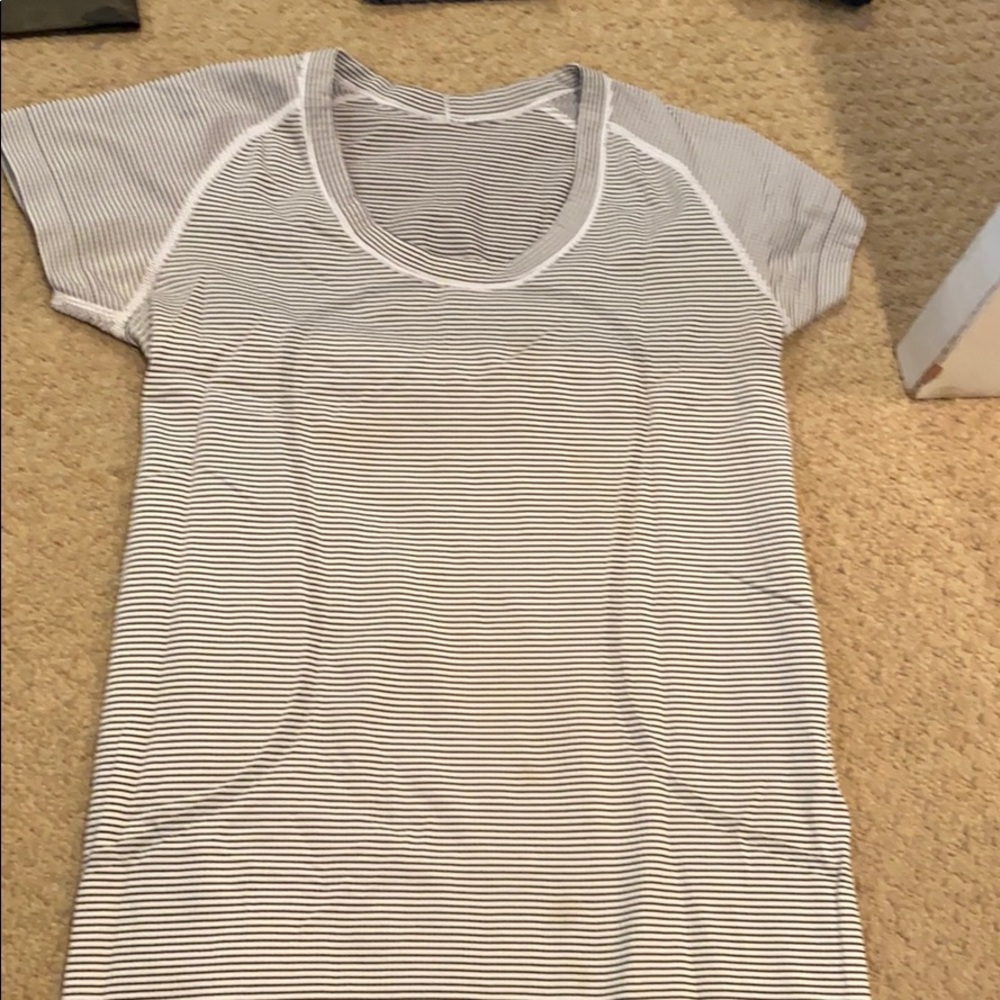 Lululemon T-shirt